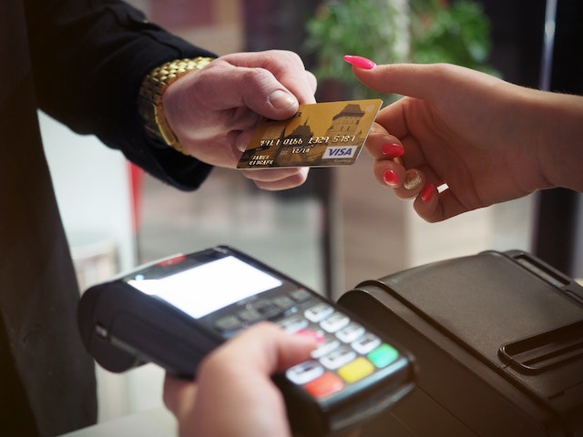 carte de credit dans portefeuille RFID avec leshopwsd.com